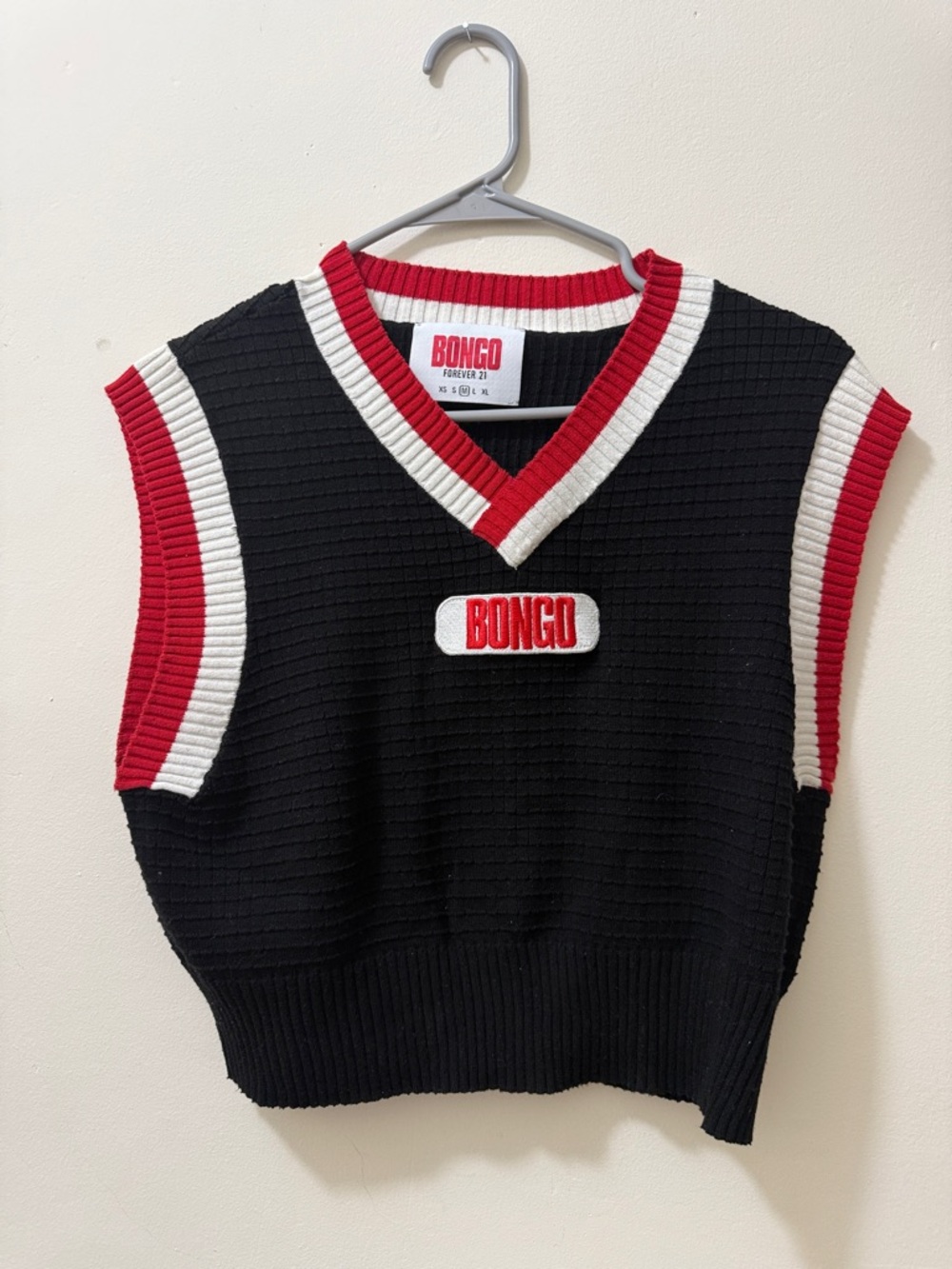BONGO Black Red White Knit Sleeveless V-Neck Vest
